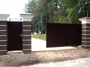 С ручным управлением откатные ворота - пример 3