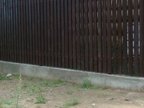 Забор из евроштакетника на ленточном фундаменте 150 метров