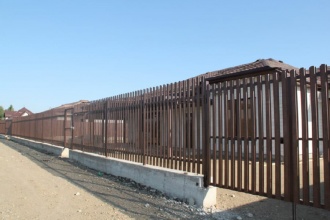 Забор из евроштакетника на ленточном фундаменте 50 метров