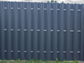Забор из евроштакетника с бетонированием столбов 100 метров