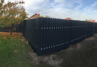 Забор из евроштакетника с бетонированием столбов 44 метра