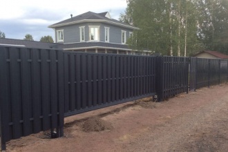 Забор из евроштакетника с бетонированием столбов 80 метров