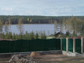 Забор из евроштакетника с кирпичными столбами 187 метров