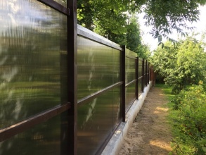 Забор из поликарбоната на металлическом каркасе 100 метров
