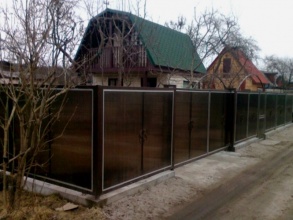 Забор из поликарбоната на металлическом каркасе 200 метров