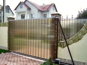 Забор из поликарбоната на металлическом каркасе 60 метров
