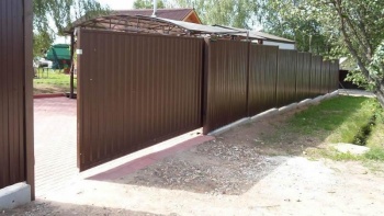 Забор из профнастила на ленточном фундаменте 40 метров