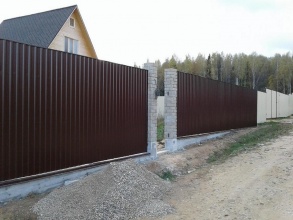 Забор из профнастила на ленточном фундаменте 47 метров