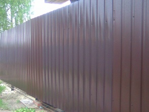 Забор из профнастила с бетонированием столбов 150 метров
