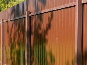 Забор из профнастила с бетонированием столбов 18 метров
