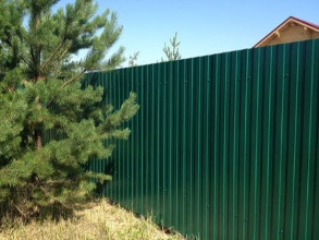 Забор из профнастила с бетонированием столбов 20 метров