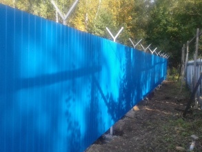 Забор из профнастила с бетонированием столбов 210 метров