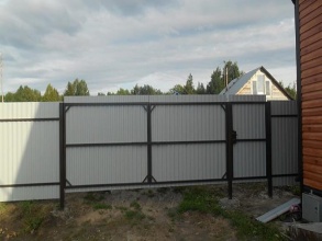 Забор из профнастила с бетонированием столбов 60 метров