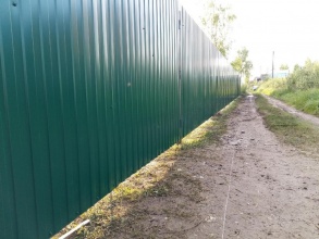 Забор из профнастила с утрамбовкой щебнем 34 метра