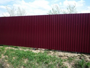Забор из профнастила с забивными столбами 12 метров