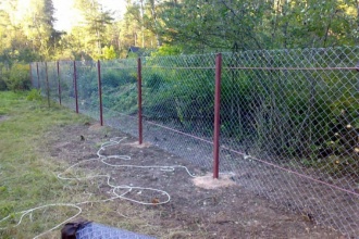 Забор из сетки рабицы в натяг с протяжкой арматуры 80 метров