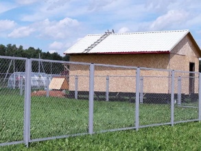 Забор из сетки рабицы в натяг секционный 10 метров