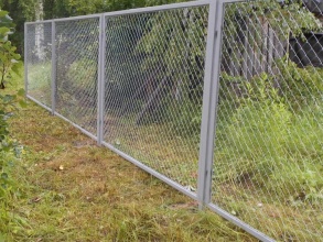 Забор из сетки рабицы в натяг секционный 18 метров