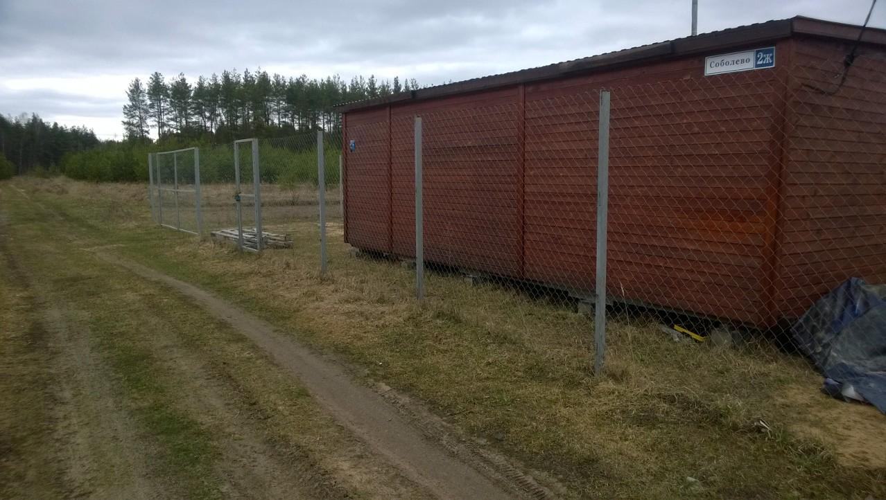 Забор из сетки рабицы в натяг